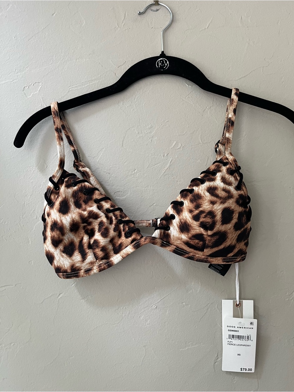 GOOD AMERICAN TRIANGLE BIKINI TOP IN FIERCE LEOPARD XS